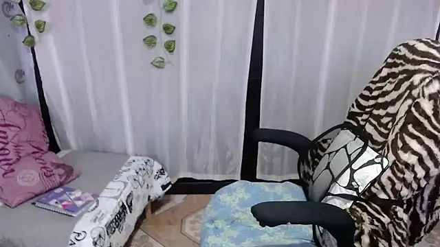 Snapshot of Sonialorens_ chatting on 02.01.25 Sonialorens online show from 02.01.25