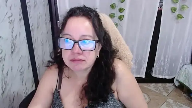 Snapshot of Sonialorens_ chatting on 02.20.25 Sonialorens online show from 02.20.25