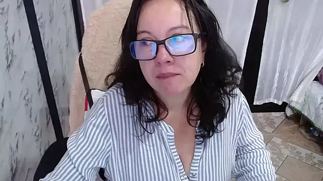 Snapshot of Sonialorens_ chatting on 03.17.25 Sonialorens online show from 03.17.25