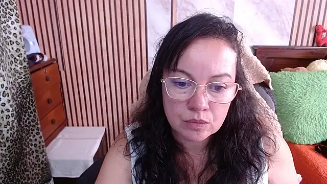 Snapshot of Sonialorens_ chatting on 09.22.25 Sonialorens online show from 09.22.25