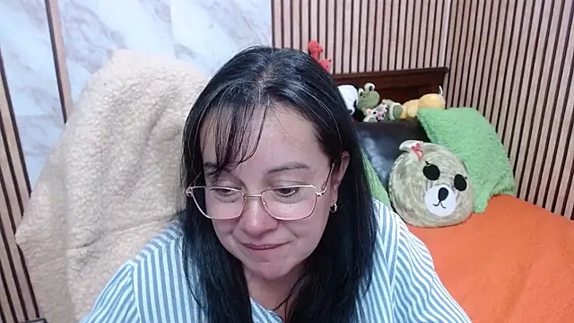 Snapshot of Sonialorens_ chatting on 09.25.25 Sonialorens online show from 09.25.25