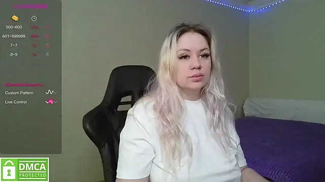 Snapshot of elven_dreams_ chatting on 03.22.25 elven dreams online show from 03.22.25