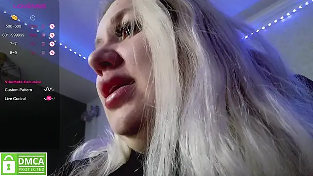 Snapshot of elven_dreams_ chatting on 03.22.25 elven dreams online show from 03.22.25