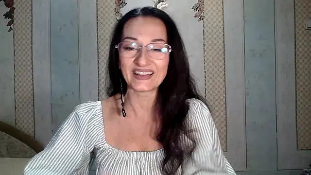 Snapshot of Antralyn chatting on 10.21.25 Antralyn online show from 10.21.25