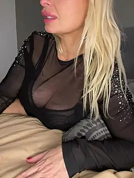 Snapshot of Lisavontease chatting on 12.29.24 Lisavontease online show from 12.29.24