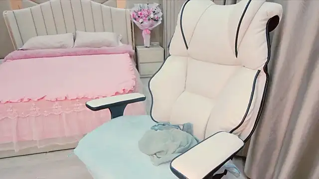 Snapshot of Girl__Funny chatting on 01.15.25 Girl Funny online show from 01.15.25