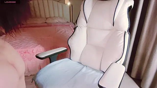 Snapshot of Girl__Funny chatting on 01.25.25 Girl Funny online show from 01.25.25