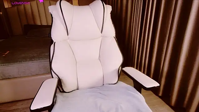 Snapshot of Girl__Funny chatting on 09.29.25 Girl Funny online show from 09.29.25