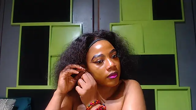 Snapshot of SexyAssDivaxxx chatting on 09.13.25 SexyAssDivaxxx online show from 09.13.25