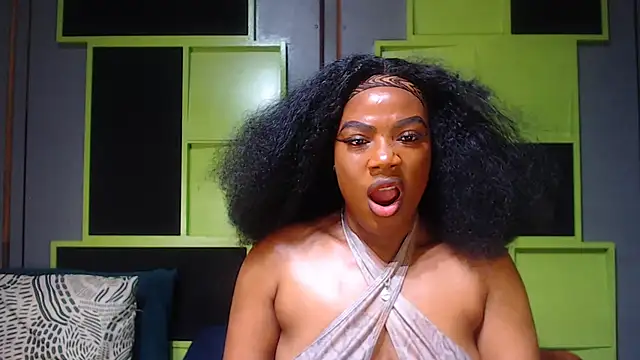 Snapshot of SexyAssDivaxxx chatting on 10.27.25 SexyAssDivaxxx online show from 10.27.25