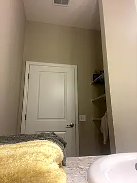 Snapshot of HoneyDripHer chatting on 10.14.25 HoneyDripHer online show from 10.14.25