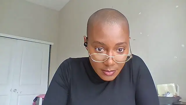 Snapshot of HoneyDripHer chatting on 10.31.25 HoneyDripHer online show from 10.31.25