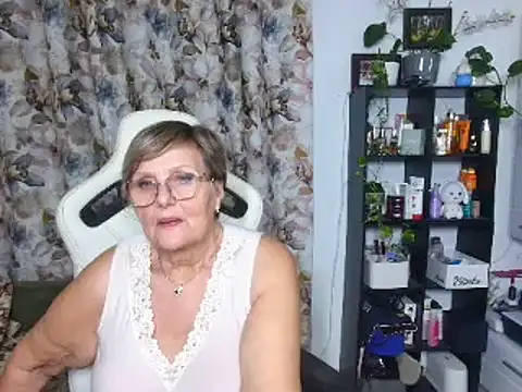 Snapshot of Selenna57 chatting on 12.17.24 Selenna57 online show from 12.17.24