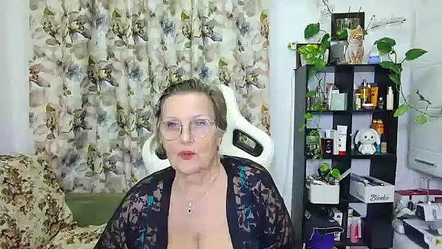 Snapshot of Selenna57 chatting on 01.06.25 Selenna57 online show from 01.06.25