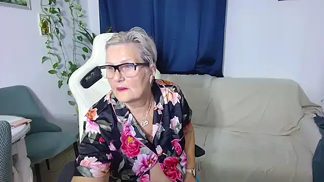 Snapshot of Selenna57 chatting on 11.26.25 Selenna57 online show from 11.26.25