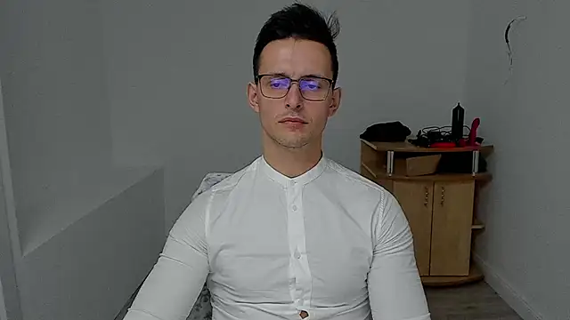 Snapshot of sexxymuscles4u chatting on 12.05.24 sexxymuscles4u online show from 12.05.24