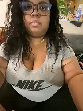 Snapshot of EbonyGoddessKira chatting on 01.02.25 EbonyGoddessKira online show from 01.02.25