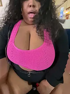 Snapshot of EbonyGoddessKira chatting on 01.05.25 EbonyGoddessKira online show from 01.05.25