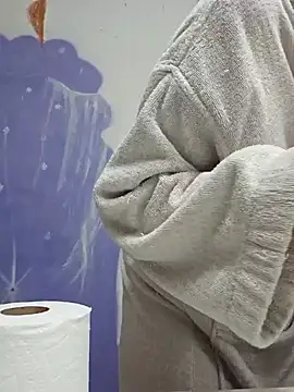 Snapshot of ScarletCallings420 chatting on 12.08.24 ScarletCallings420 online show from 12.08.24