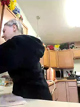 Snapshot of ScarletCallings420 chatting on 12.12.24 ScarletCallings420 online show from 12.12.24