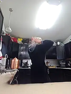 Snapshot of ScarletCallings420 chatting on 12.20.24 ScarletCallings420 online show from 12.20.24