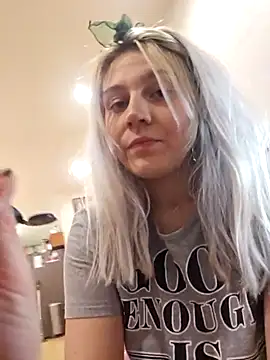 Snapshot of ScarletCallings420 chatting on 12.21.24 ScarletCallings420 online show from 12.21.24