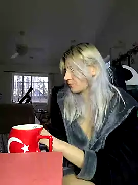 Snapshot of ScarletCallings420 chatting on 01.24.25 ScarletCallings420 online show from 01.24.25