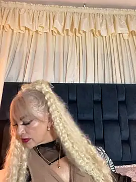 Snapshot of scarlett_sexx69 chatting on 11.08.25 scarlett sexx69 online show from 11.08.25