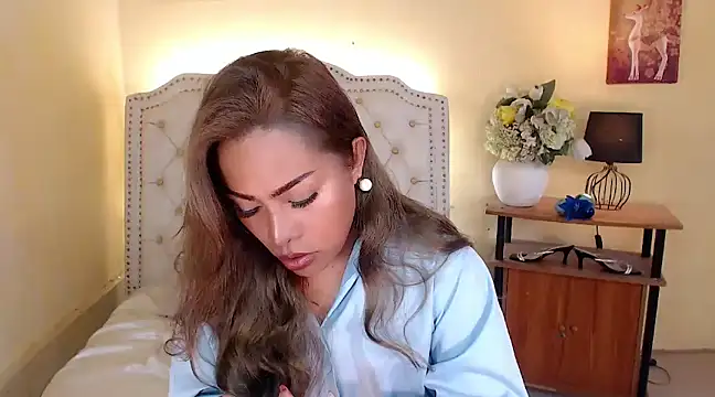 Snapshot of DreamLADYBOY chatting on 12.13.24 DreamLADYBOY online show from 12.13.24