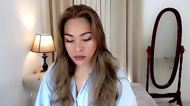 Snapshot of DreamLADYBOY chatting on 12.17.24 DreamLADYBOY online show from 12.17.24