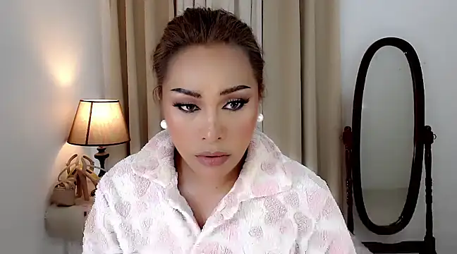 Snapshot of DreamLADYBOY chatting on 12.23.24 DreamLADYBOY online show from 12.23.24
