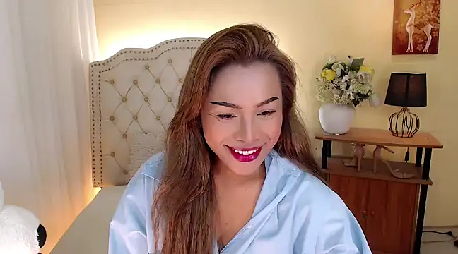 Snapshot of DreamLADYBOY chatting on 01.06.25 DreamLADYBOY online show from 01.06.25