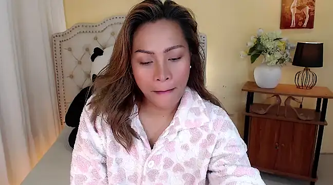 Snapshot of DreamLADYBOY chatting on 02.21.25 DreamLADYBOY online show from 02.21.25