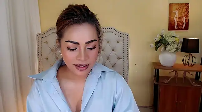 Snapshot of DreamLADYBOY chatting on 02.27.25 DreamLADYBOY online show from 02.27.25