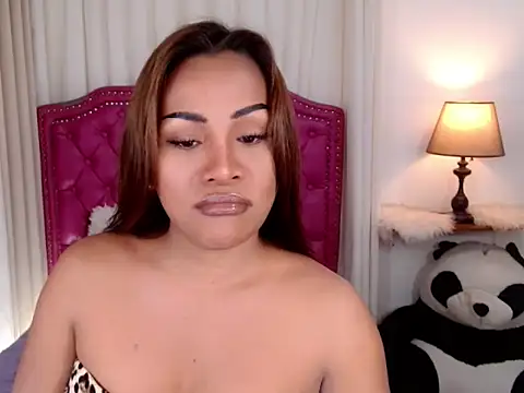 Snapshot of DreamLADYBOY chatting on 09.29.25 DreamLADYBOY online show from 09.29.25
