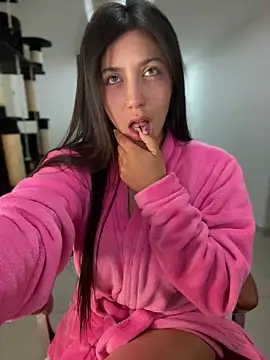 MiaJones21 online show from 02.20.25