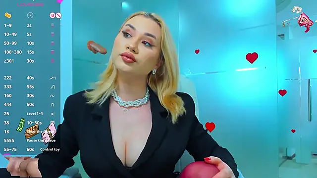Snapshot of sassy_madeline chatting on 03.20.25 sassy madeline online show from 03.20.25
