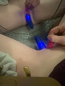 Snapshot of ToysRus24 chatting on 12.15.24 ToysRus24 online show from 12.15.24