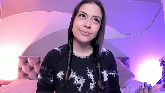 Nicolle W online show from 02.26.25