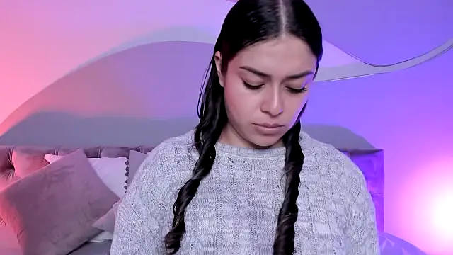 Nicolle W online show from 03.13.25