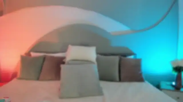 Nicolle W online show from 10.10.25