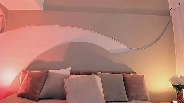 Nicolle W online show from 10.29.25