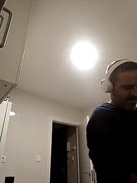 Snapshot of maxbigol chatting on 10.27.25 maxbigol online show from 10.27.25