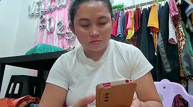 Snapshot of LalaiAsian chatting on 01.05.25 LalaiAsian online show from 01.05.25