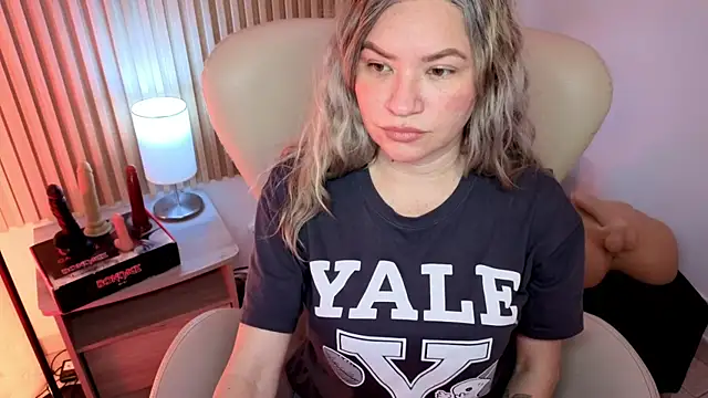 MarianL0ve online show from 10.13.25