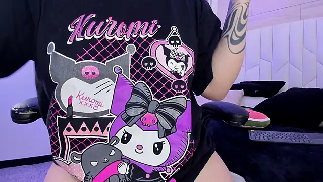 Snapshot of io_chie_ chatting on 09.16.25 io chie online show from 09.16.25