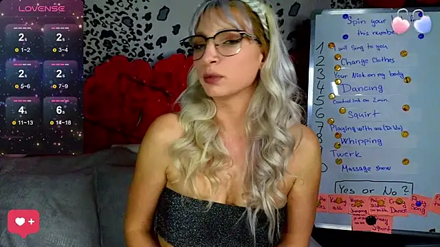 Snapshot of KittyMia chatting on 02.07.25 KittyMia online show from 02.07.25