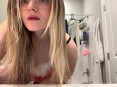 Snapshot of collegeslay chatting on 12.23.24 collegeslay online show from 12.23.24