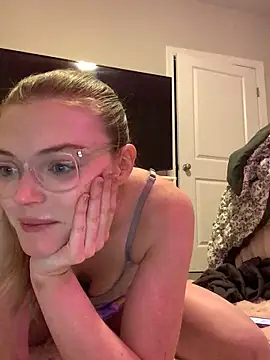 Snapshot of collegeslay chatting on 01.19.25 collegeslay online show from 01.19.25