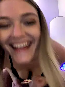 Snapshot of collegeslay chatting on 09.08.25 collegeslay online show from 09.08.25